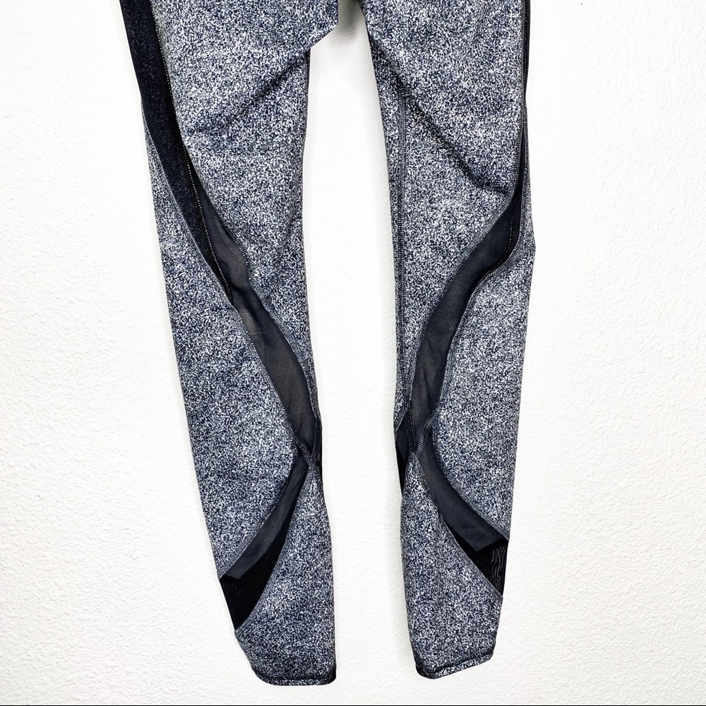 Lululemon 3/4 Speckled Mesh Leggings - Picture 5 of 6
